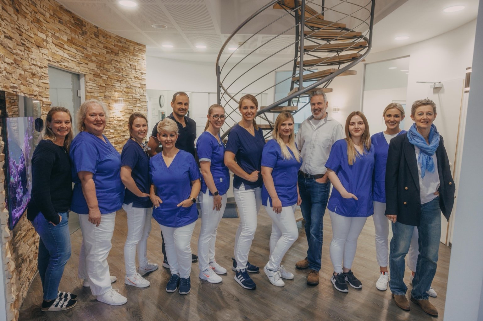 Team der Praxis Zahnheilkunde im Birkenhof – Gruppenfoto